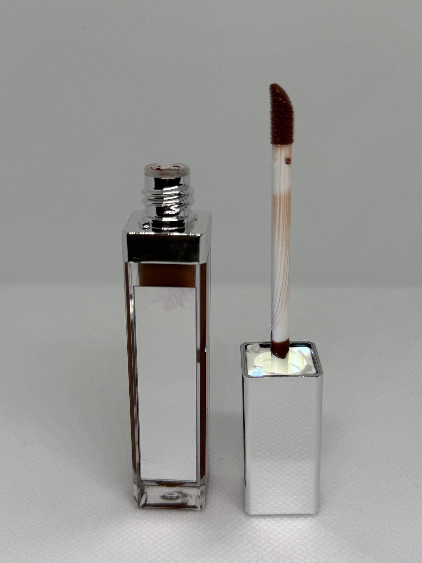 ☕ Mocha – Lip Gloss con Luz y Espejo