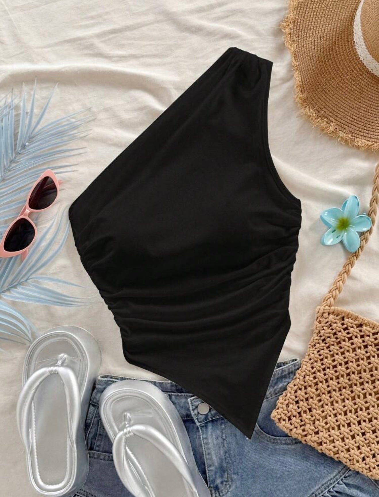 Top Asimétrico Negro – Estilo y Comodidad en Uno