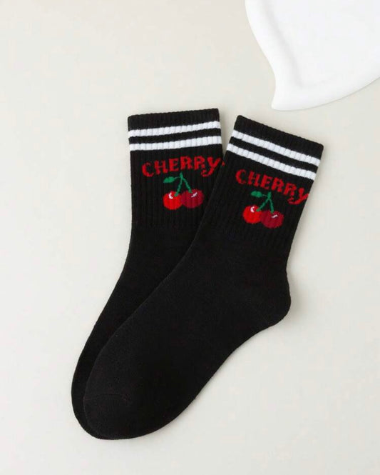 Calcetines Negros con Bordado de Cerezas – Estilo Retro